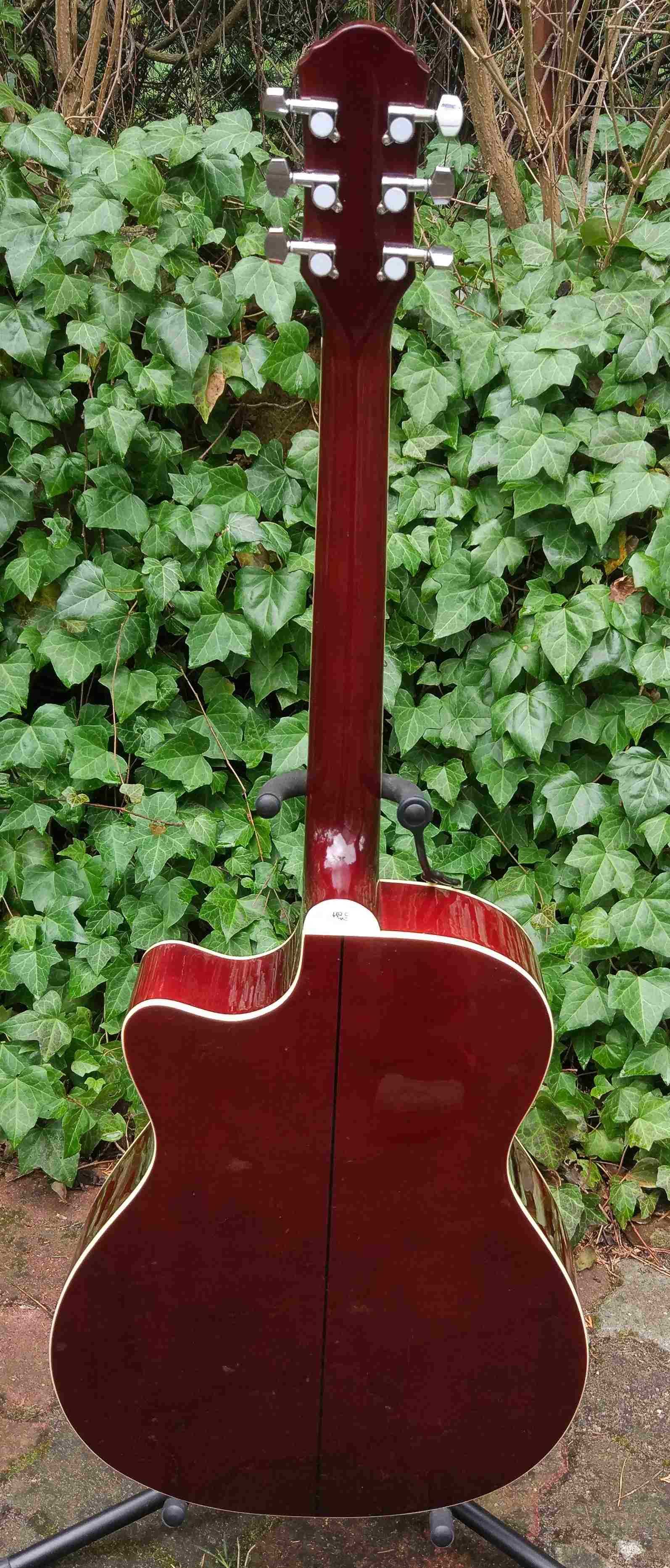 Nowa gitara elektroakustyczna Oscar Schmidt by Washburn