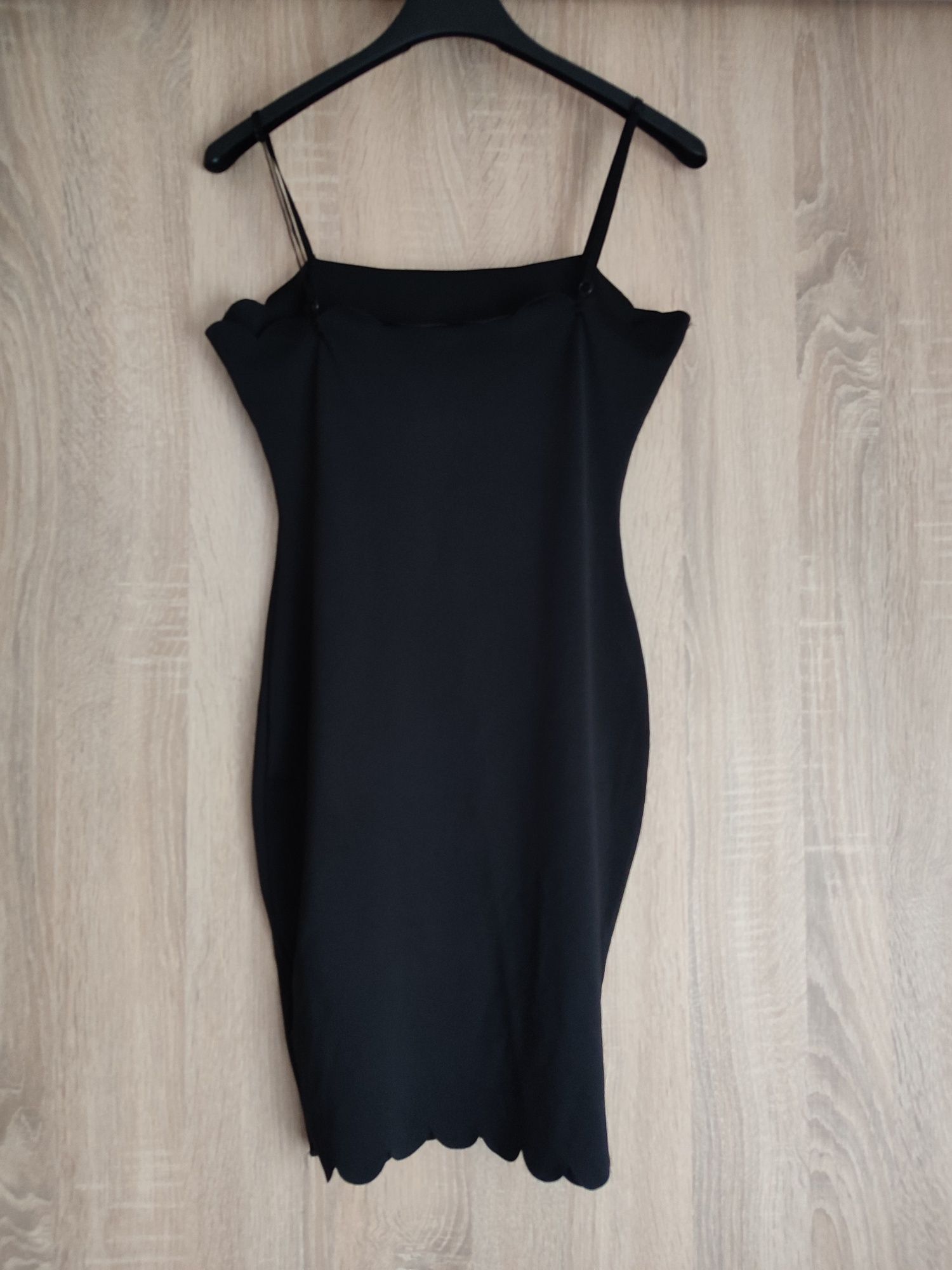 Czarna dopasowana sukienka na ramiączkach Shein XS