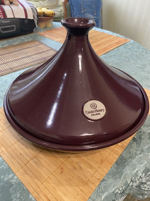 Продам жаровню  “ Tajine” випобник - Emile Henry.