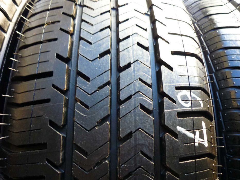 [567] 215/65/16c  106/104T MICHELIN AIGILIS 51  neu
