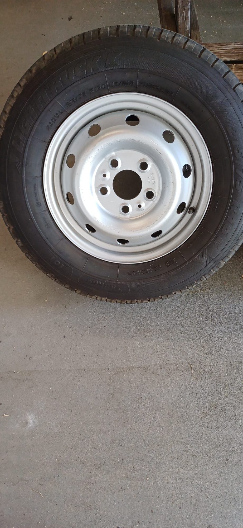 Opony 215/75 R16C