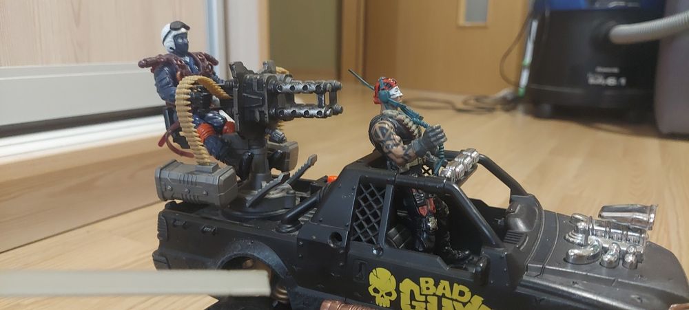 Ігровий набір фігурок та трансп-них засобів на тему поліції та спецназ