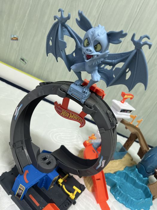 Набір Hotwheels летюча миша, акула, крокодил, мийка