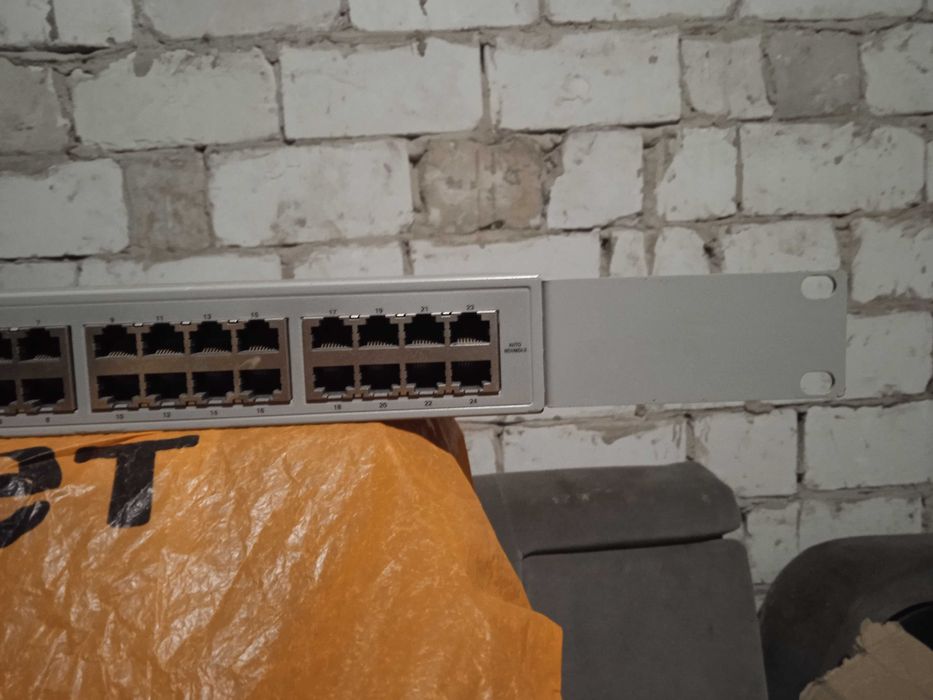 Коммутатор Allied Telesyn AT-FS724L