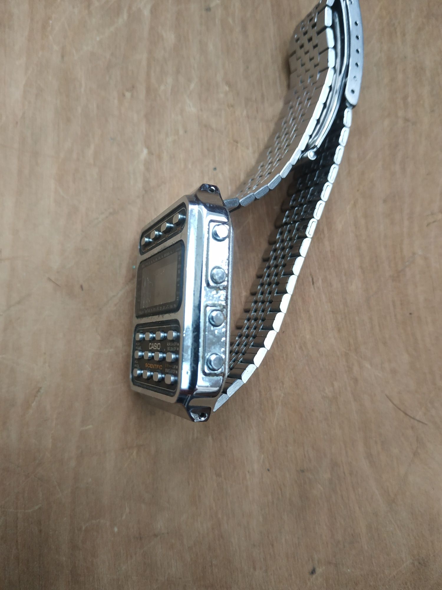 Часы Casio CFX-200.