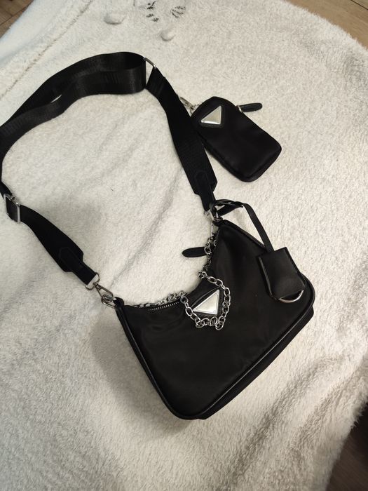 Torebka czarna gruby pasek