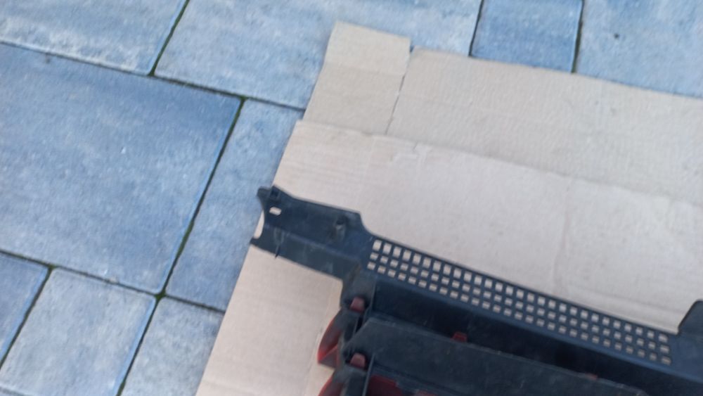 VW bora grill atrapka atrapa czerwona ly3d