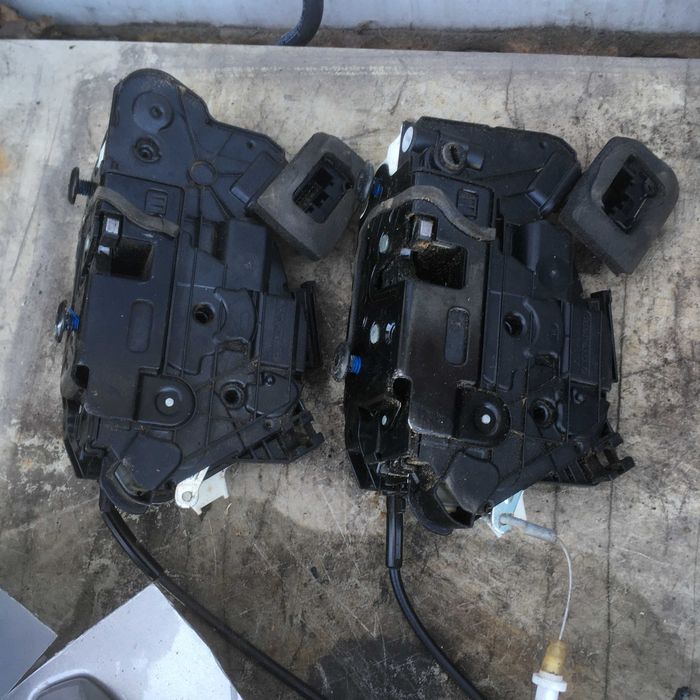 amortyzatory sprężyny tył lewe prawe zamek  octavia III kombi