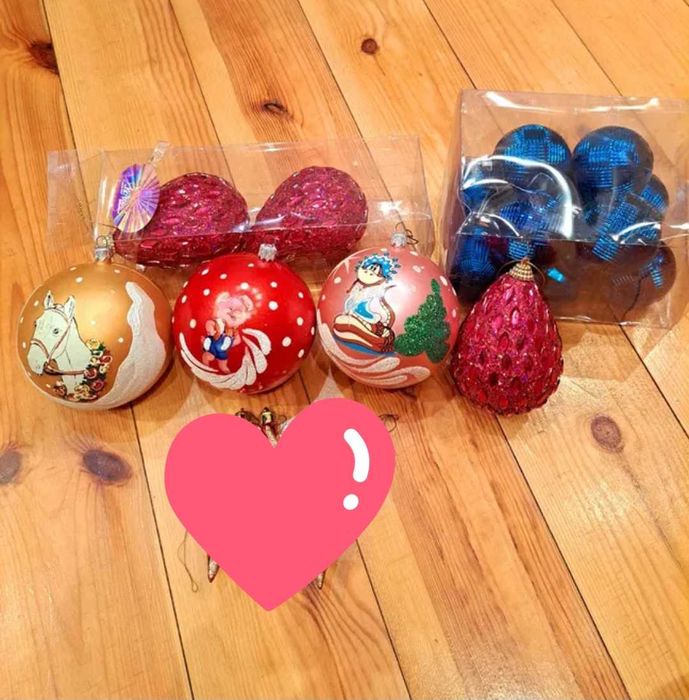 Новогодние игрушки на ёлочку