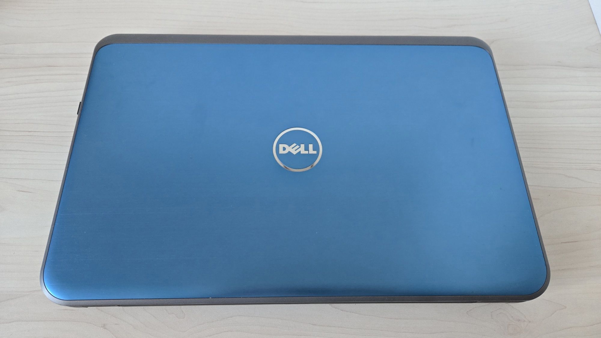 Laptop DELL Inspiron M731R