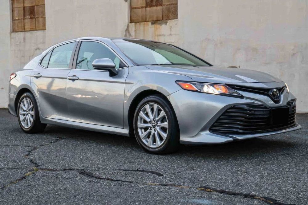 Toyota Camry SE      2018