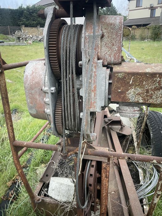 Люлька будівельна  з кроквами.