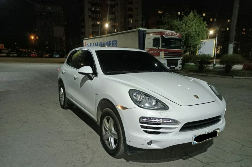 Продам Porsche Cayenne 3л