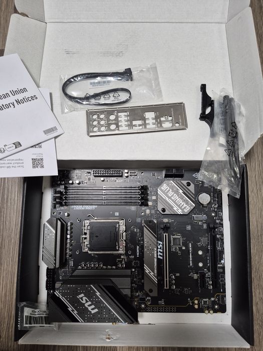 Материнська плата AMD B650