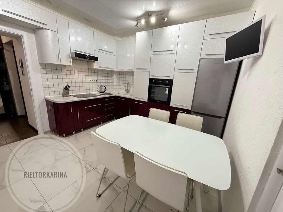 «ЖК Рівʼєра» Намив 2к велика квартира в продажі з усім