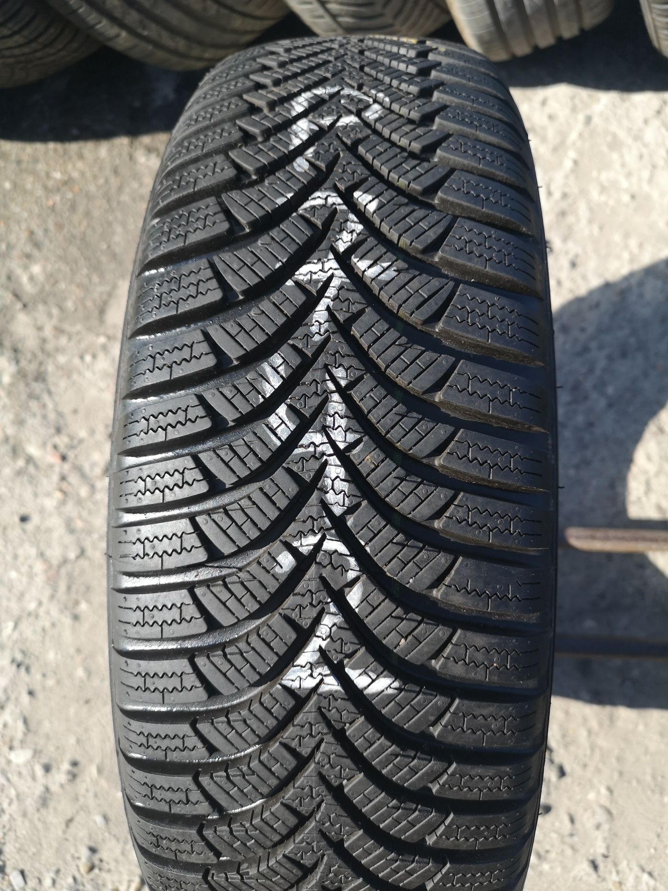 Opona zimowa 185/65/15 Hankook Winter icept rs2 1szt 8mm 21r