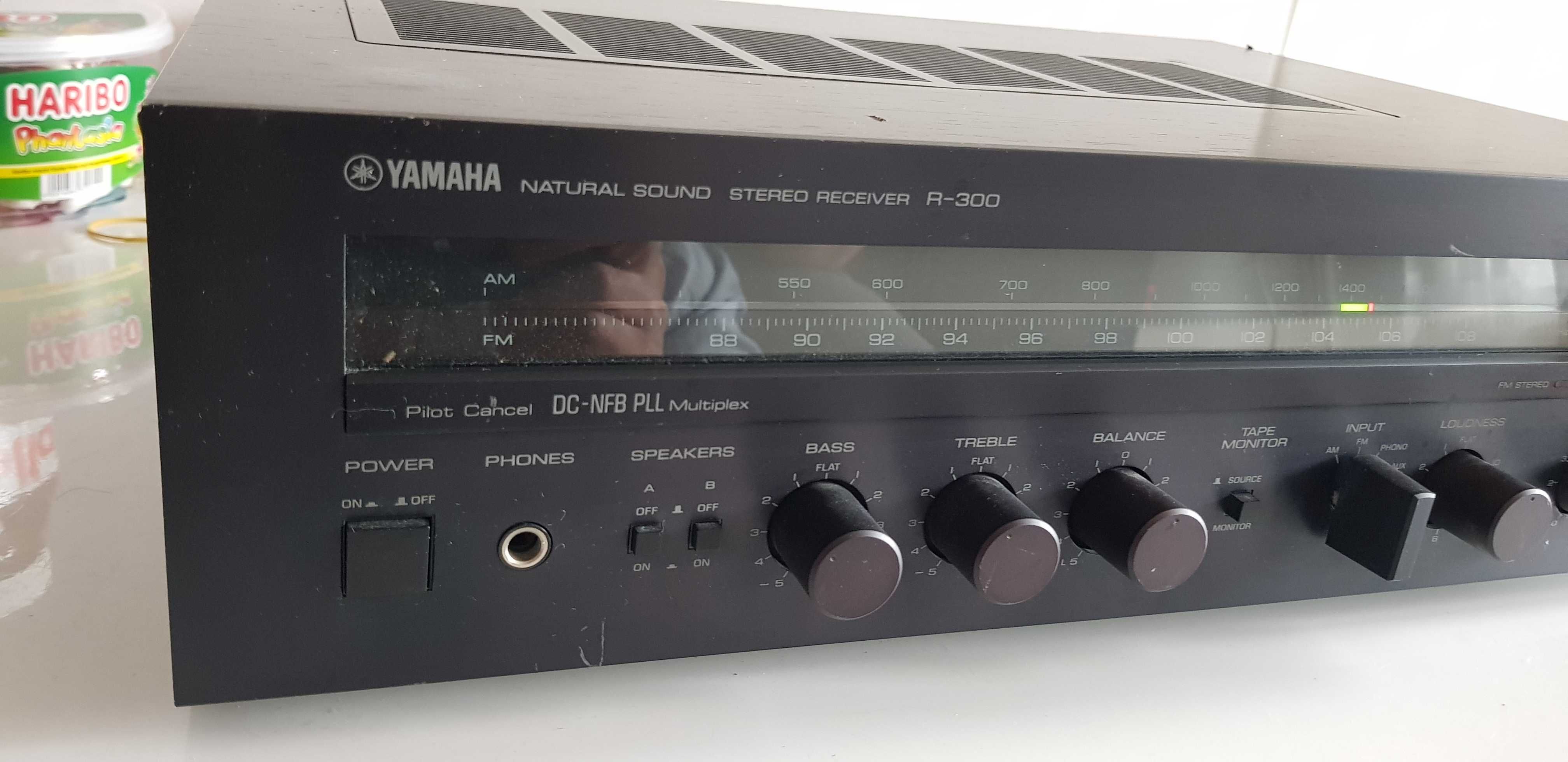 Yamaha R-300 amplituner
