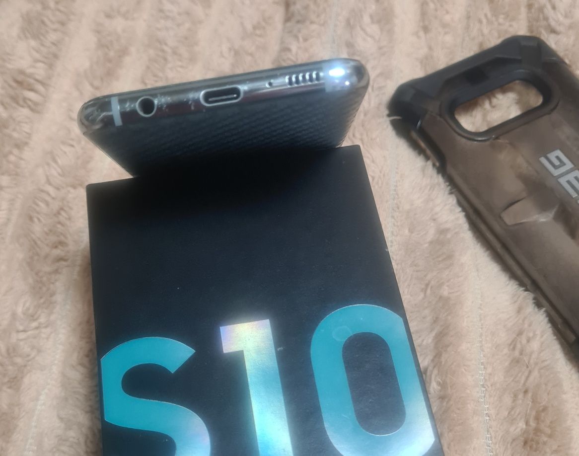 Samsung S10E в полной комплектации