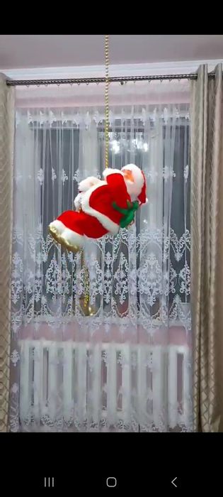 Новорічна іграшка музичний Санта на драбині , на мотузці, з парашутом