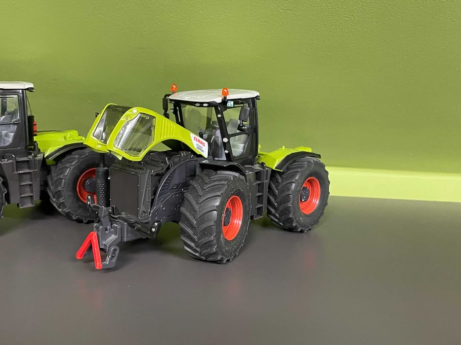 3271  SIKU Class Xerion traktor 1 32