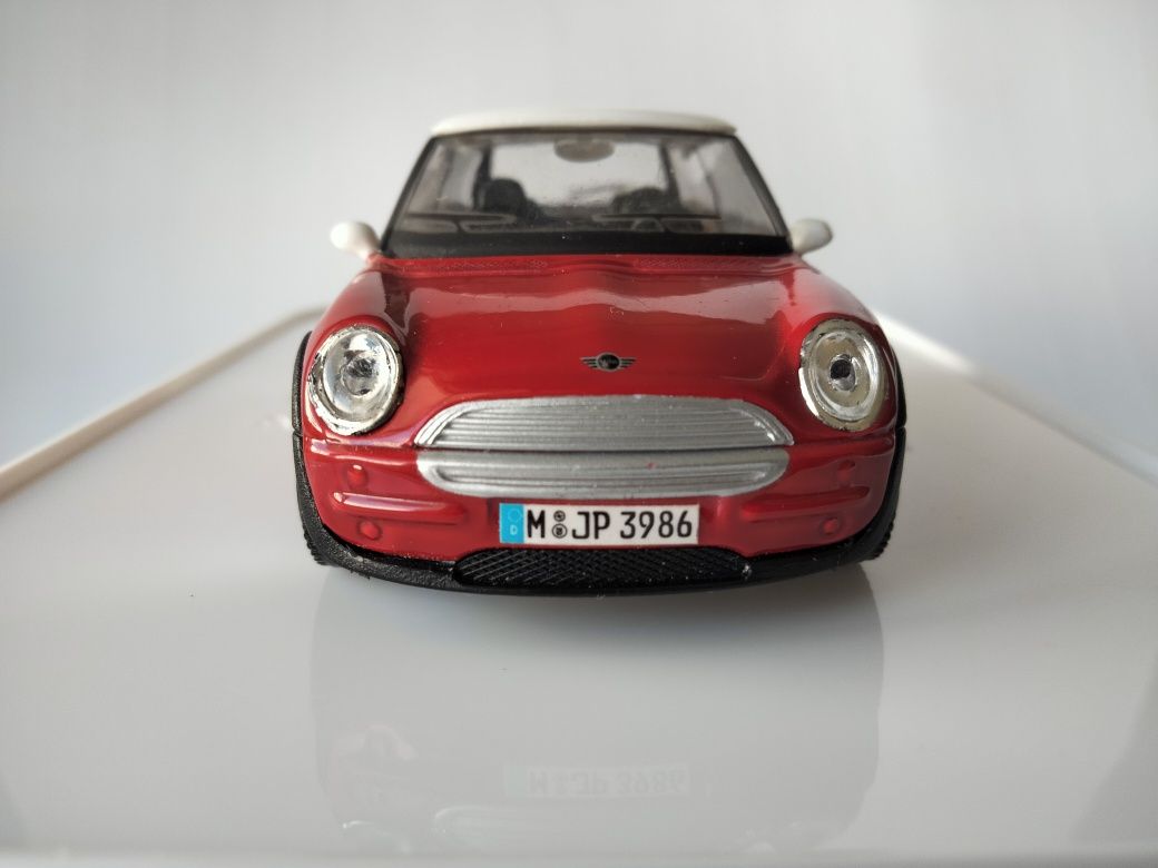 1/43 Mini Cooper - 2005 (Bburago)