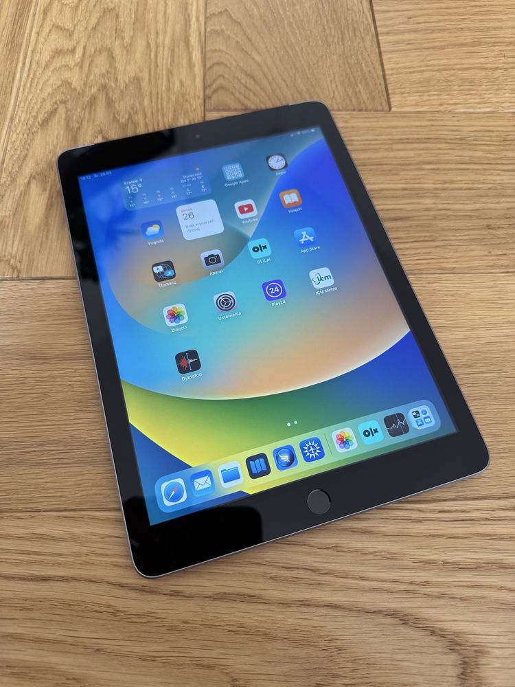 Apple iPad 5th 9,7’’ A1823 Cellular Silver + Klawiatura Logi