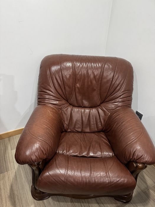 Sofas em couro  em muito bom estado