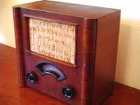 Radio antigo em madeira