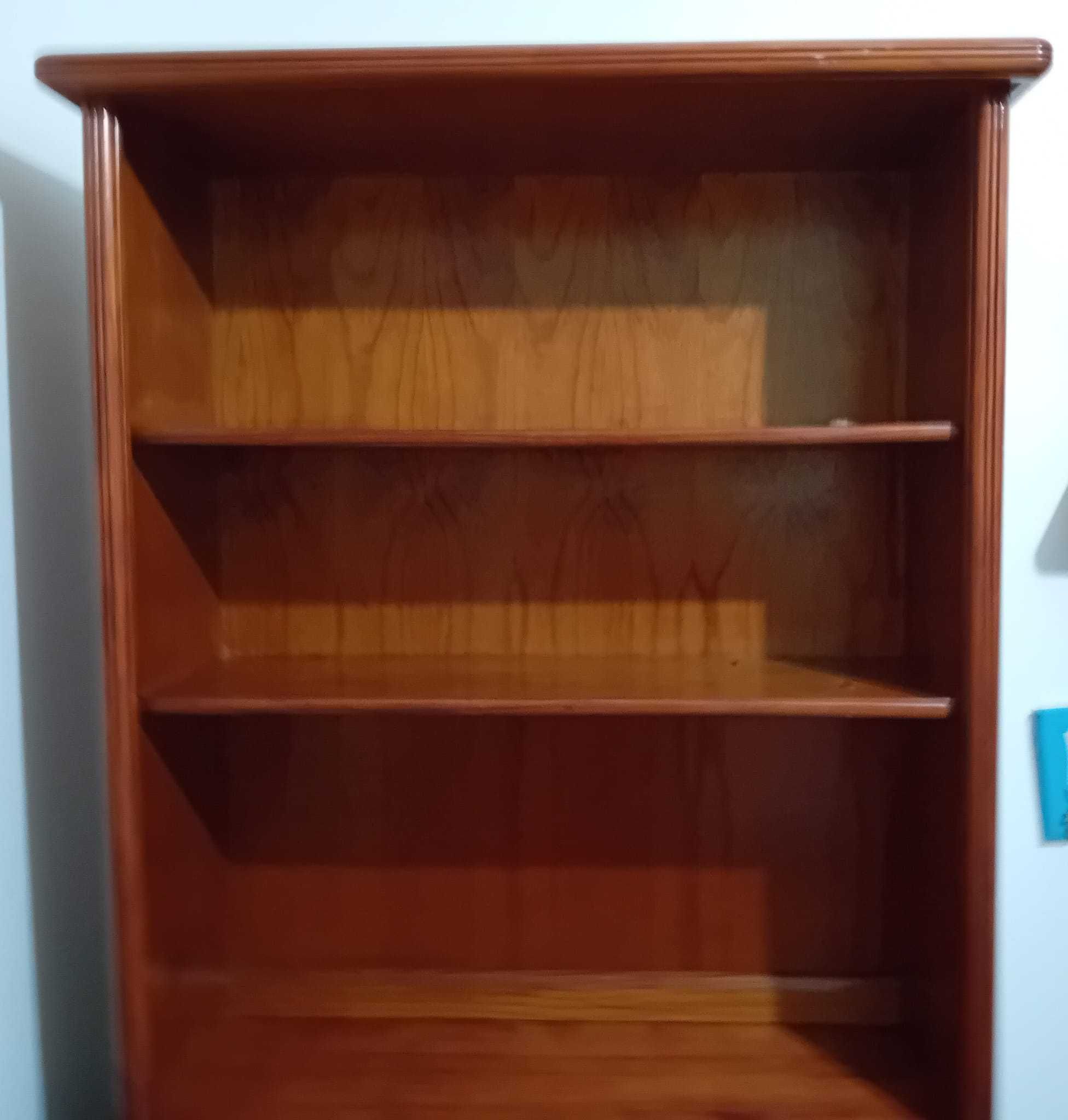 Secretária em pinho com estante incluída