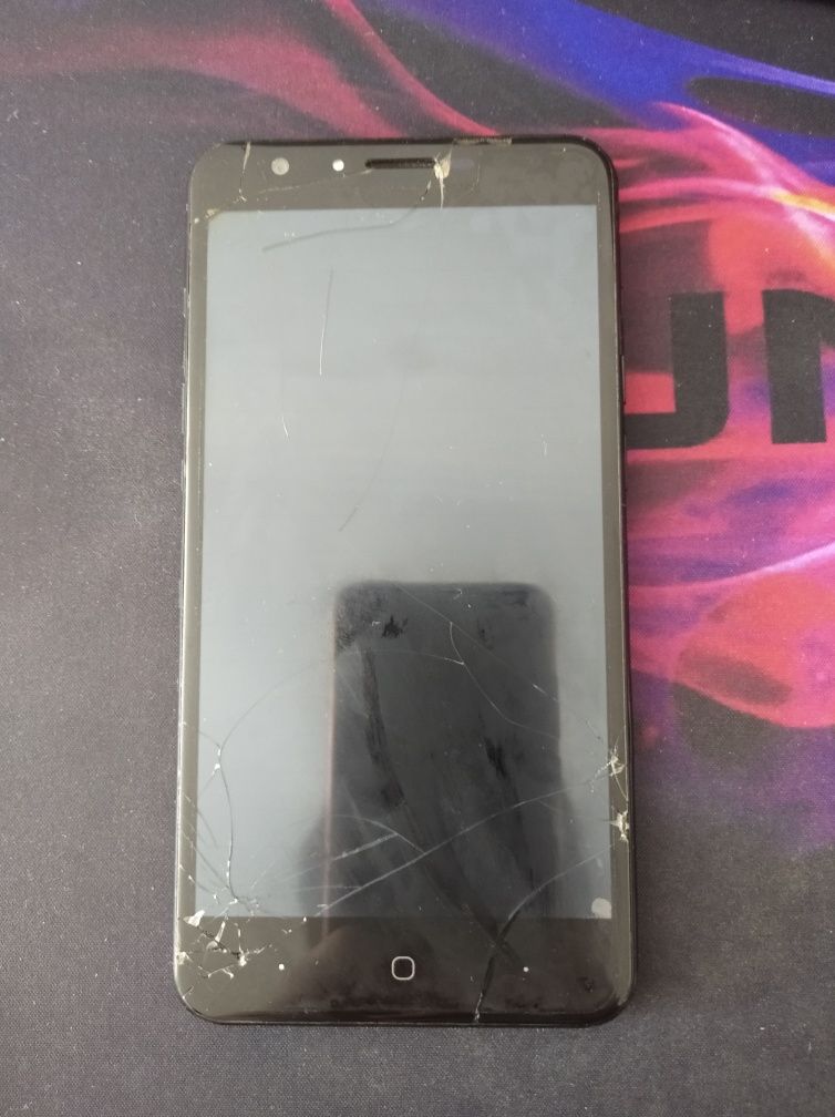 Продам телефон Doogee Y6 4 Гб озу 64 гб
