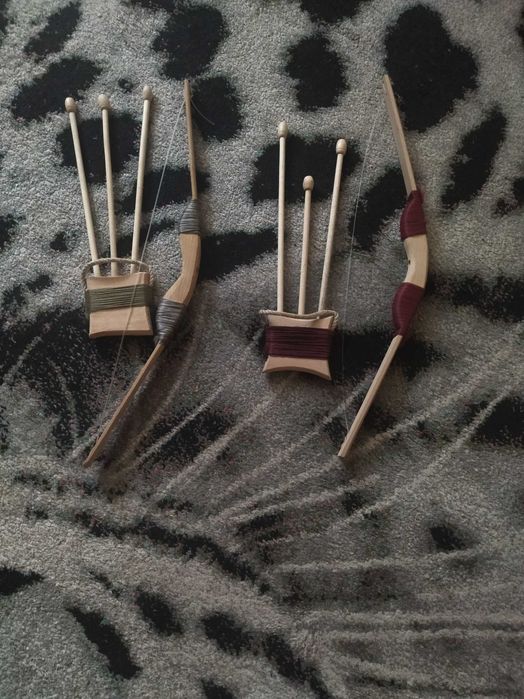 Дерев'яні луки та стріли