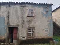 Casa de aldeia T2 em Penas Roias de 108,00 m2