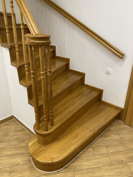 Сходи. Дубові Сходи. Сходи б/в.