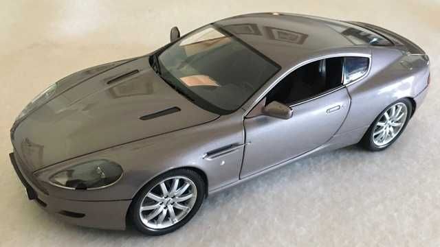 1/18 Minichamps, Aston Martin DB 9, 2004