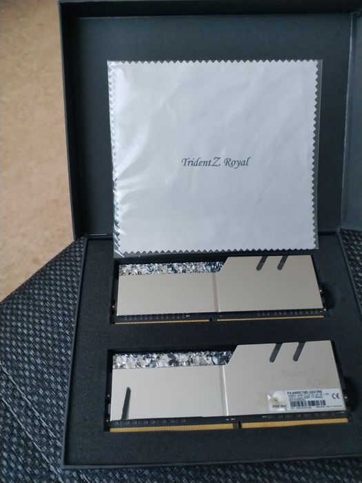 Оперативна пам'ять G.SKILL F4-4400C 19D-32GTRS