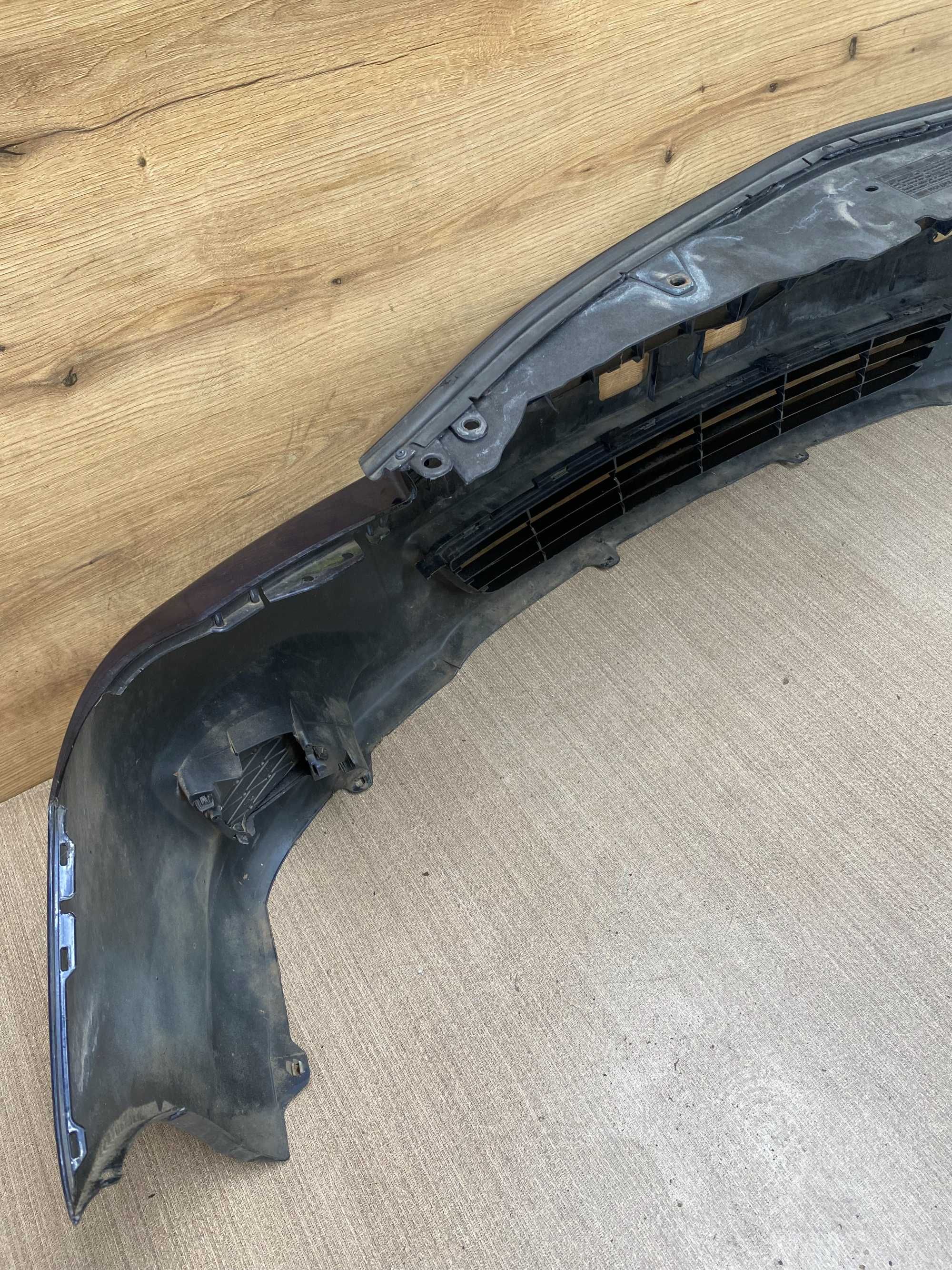 Zderzak przedni Toyota Corolla e15 sedan kolor 8s6