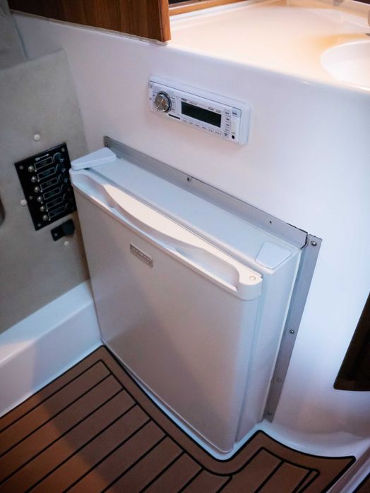 Coral Yacht 750, 220 KM, nowy pokład i tapicerki, wyposażenie PREMIUM!