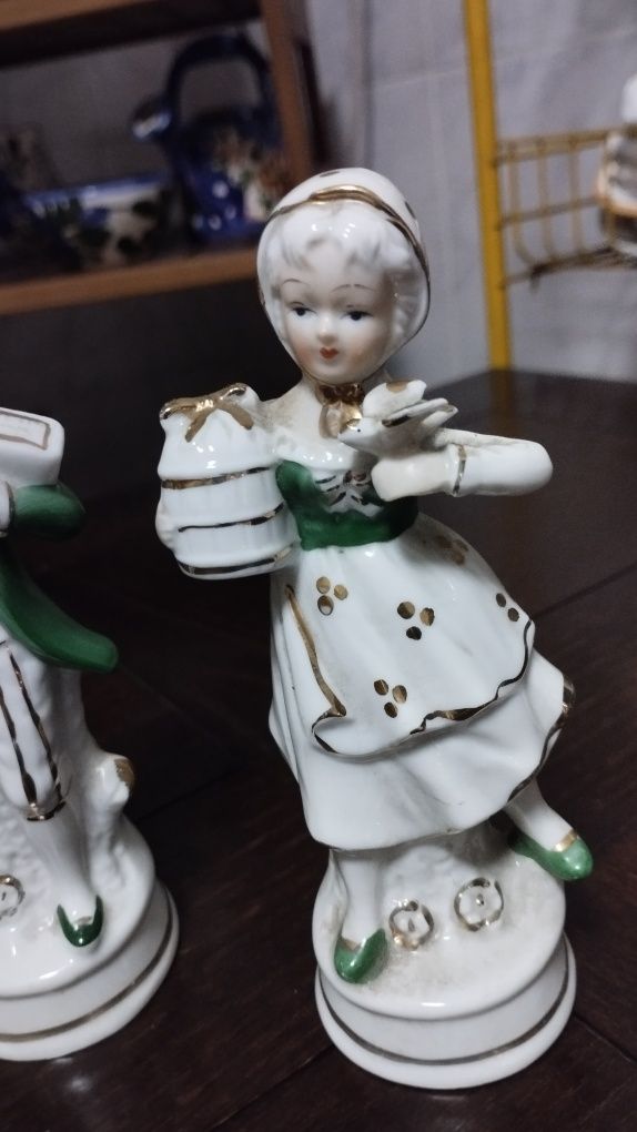 Par de bonecos em porcelana