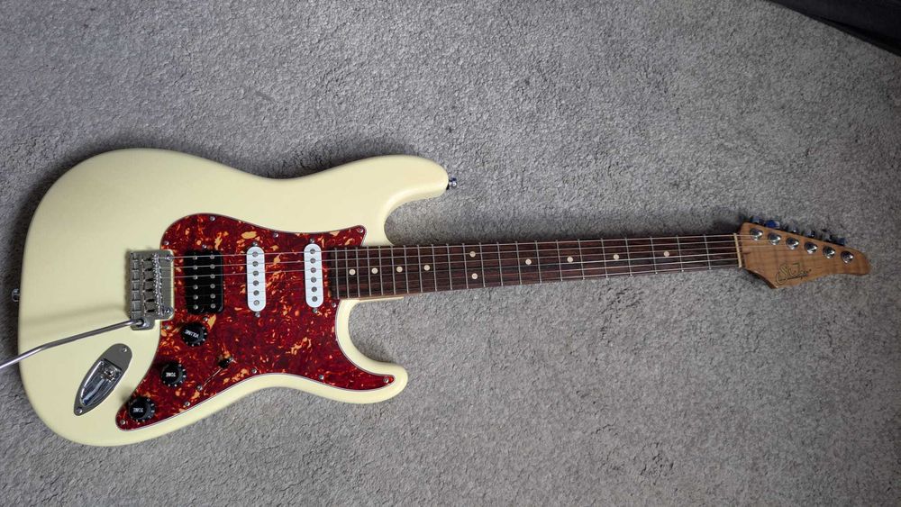 SUHR Classic S Roasted HSS Limited Edition Vintage White