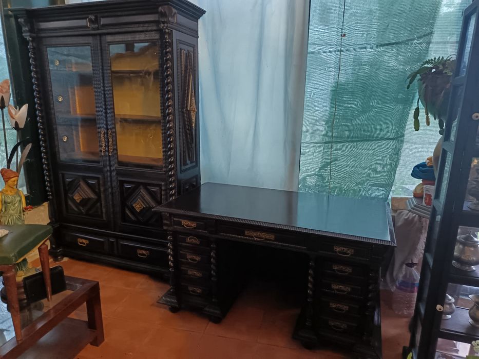 Mobília de escritório Manuelino