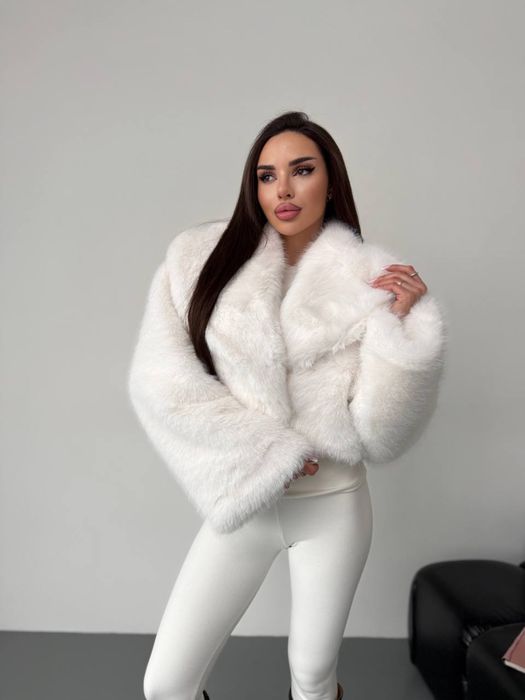 Укорочена шуба з хутра-тренд цього сезона