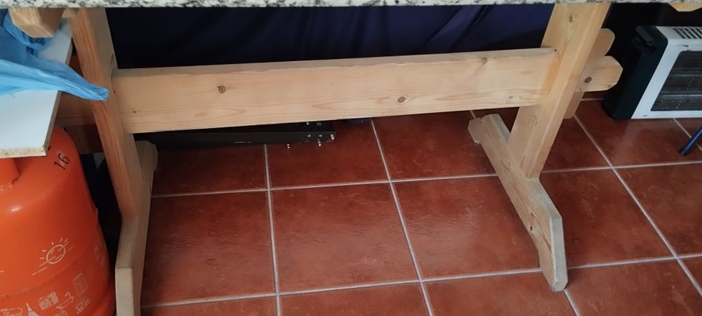 Mesa de cozinha em granito