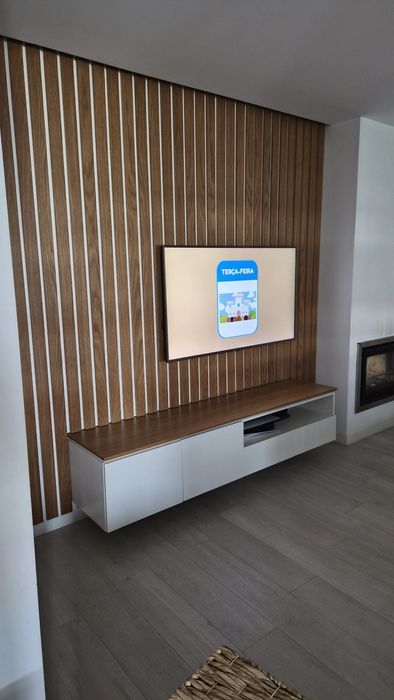 Movel + ripado branco e carvalho