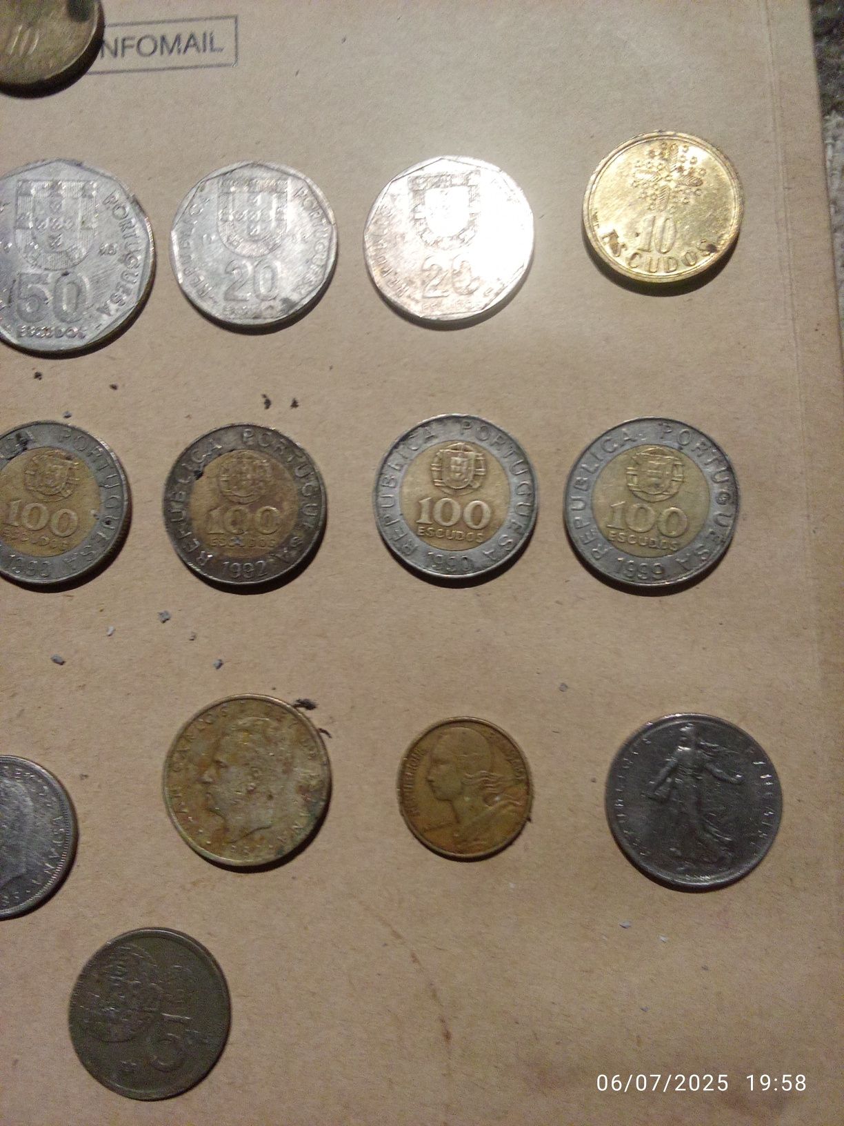Moedas escudos  variedade