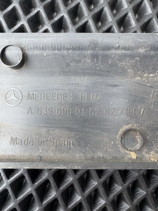 Накладка передней левой двери Mercedes Vito W639