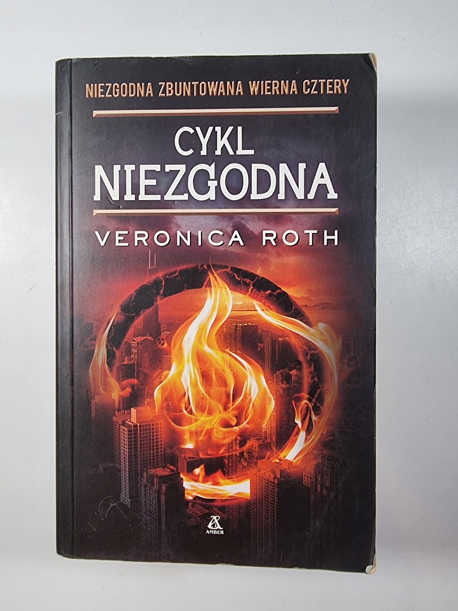 Cykl Niezgodna / Veronica Roth