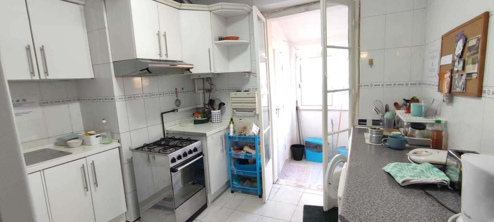 Quarto junto metro Arroios Com Recibo e Despesas incluidas