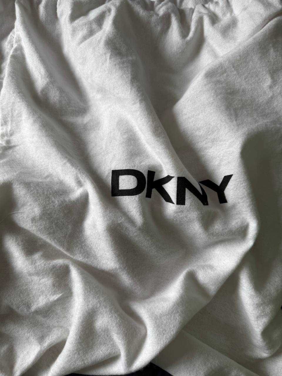 Сумка DKNY в кольорі Powdered Blue - Стан ідеальний