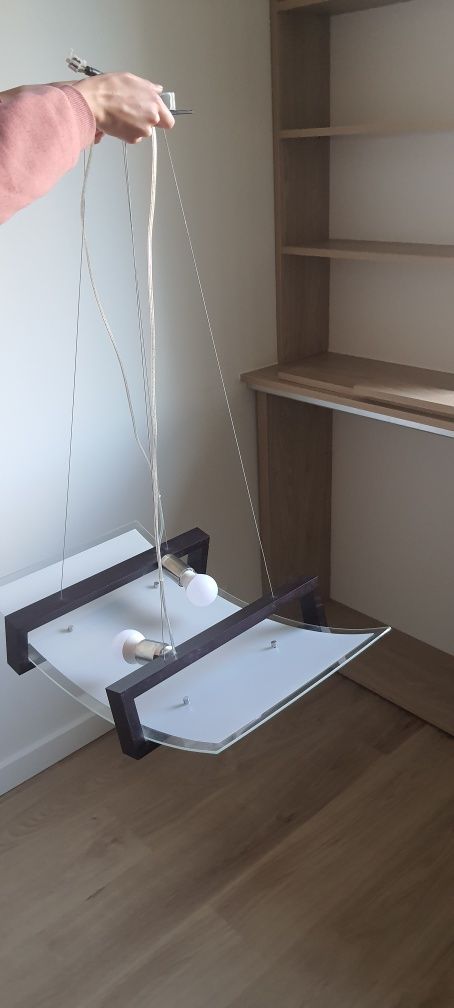 Nowoczesna lampa drewno i szkło