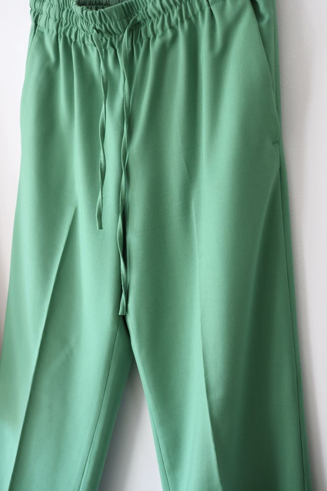 Arket Zielone garniturowe spodnie z elastycznym pasem 100% wełna